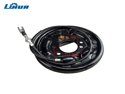 フォークリフト部品ブレーキアセンブリ(左)使用7FD15,47020、13311-71-XNUMX