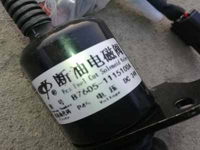 B7605-1115100 860138163 XCMG RP602L ペーバー部品フレームアウト電磁弁