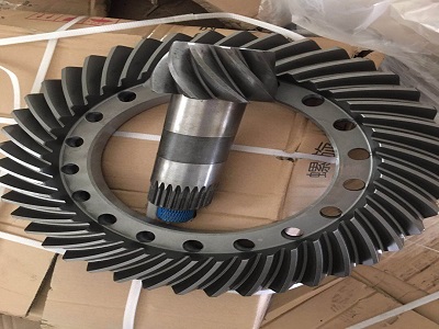 XCMG LW188 LW300 LW500 ホイールローダースパイラルドライブアクスルベベルギア 275100167 DA1170.3-7