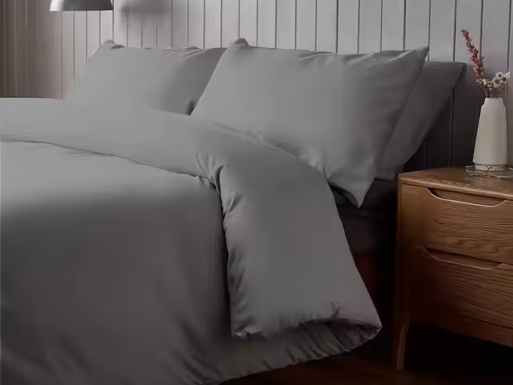 selimut penutup tempat tidur sprei dan sarung bantal set tempat tidur cama mewah modern abu-abu
