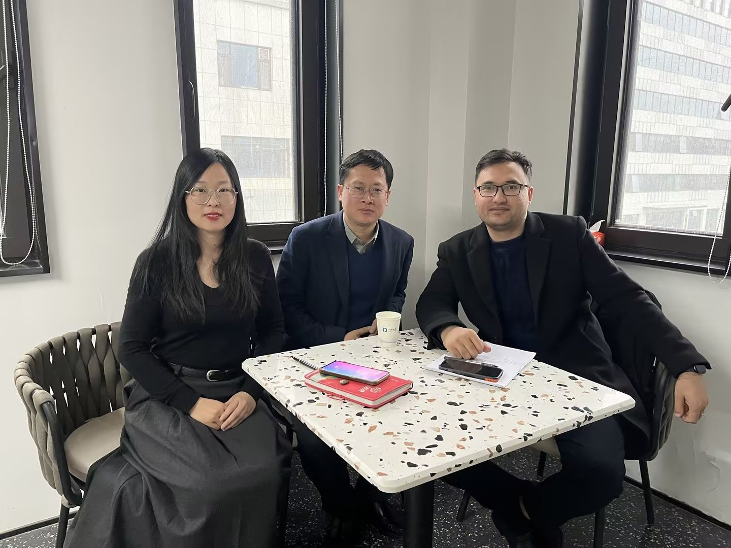 Een handelsdelegatie uit Turkmenistan bezoekt ons bedrijf om de samenwerking te verdiepen.