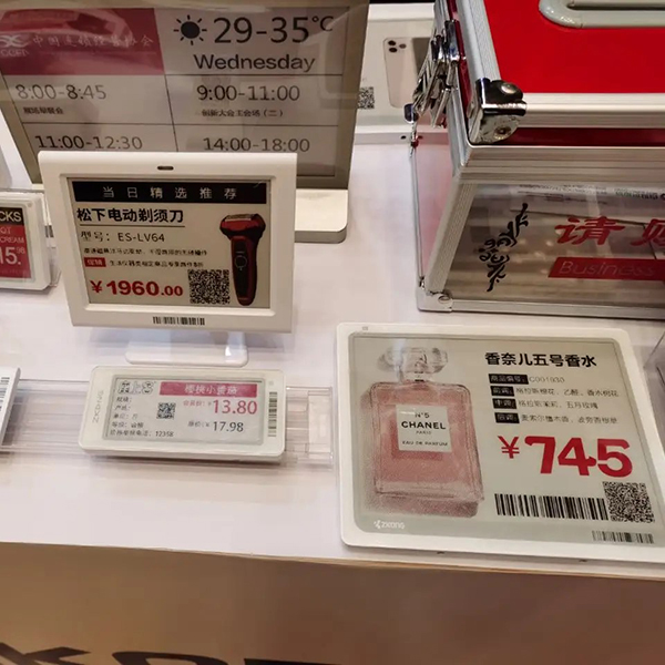 Upgrade your digital signage with a high-quality 24 inch stretched bar LCD panel