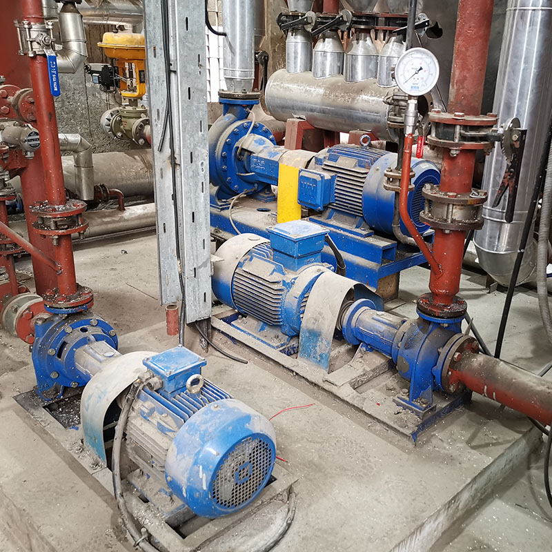 ما هو نوع المضخة المستخدمة عادة في المصانع الكيماوية？
