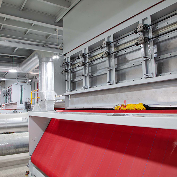 Features and benefits of using a non woven fabric bags making machine