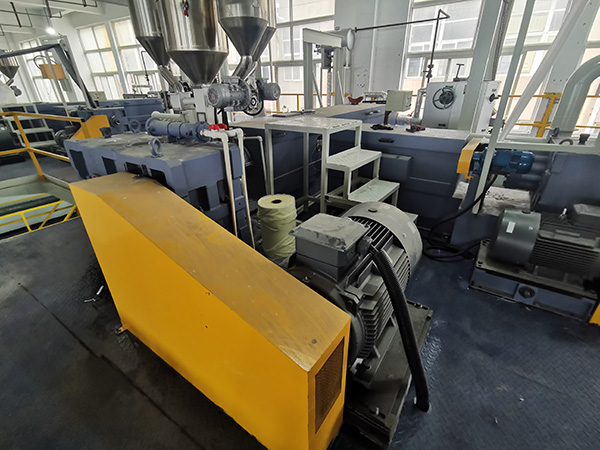 Choosing the Right Wholesale Machine for Your Nonwoven Spunbond Fabric Production