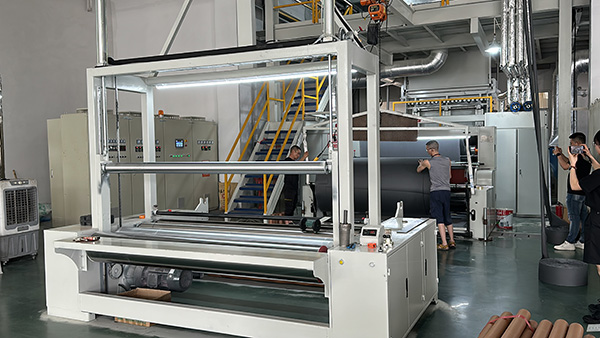 Efficiently processing non woven fabric scraps with recycling technology