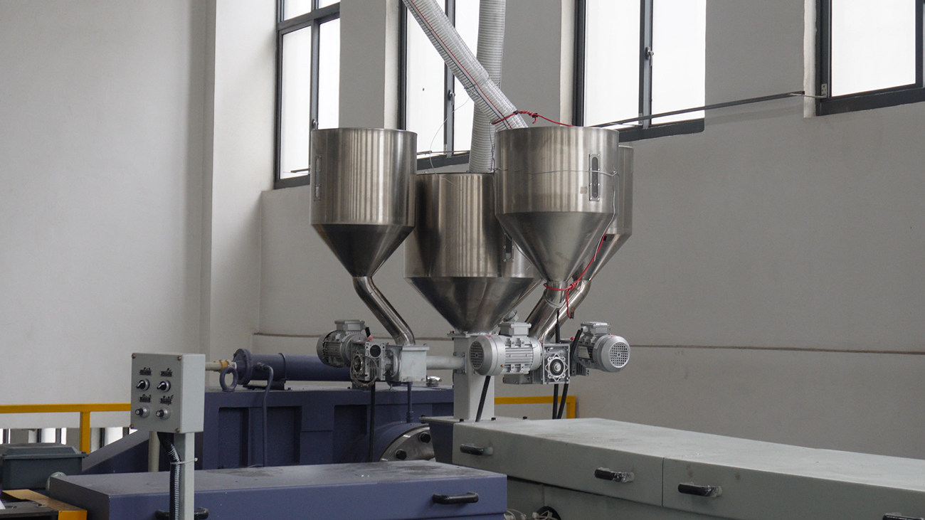 how is non woven fabric made
