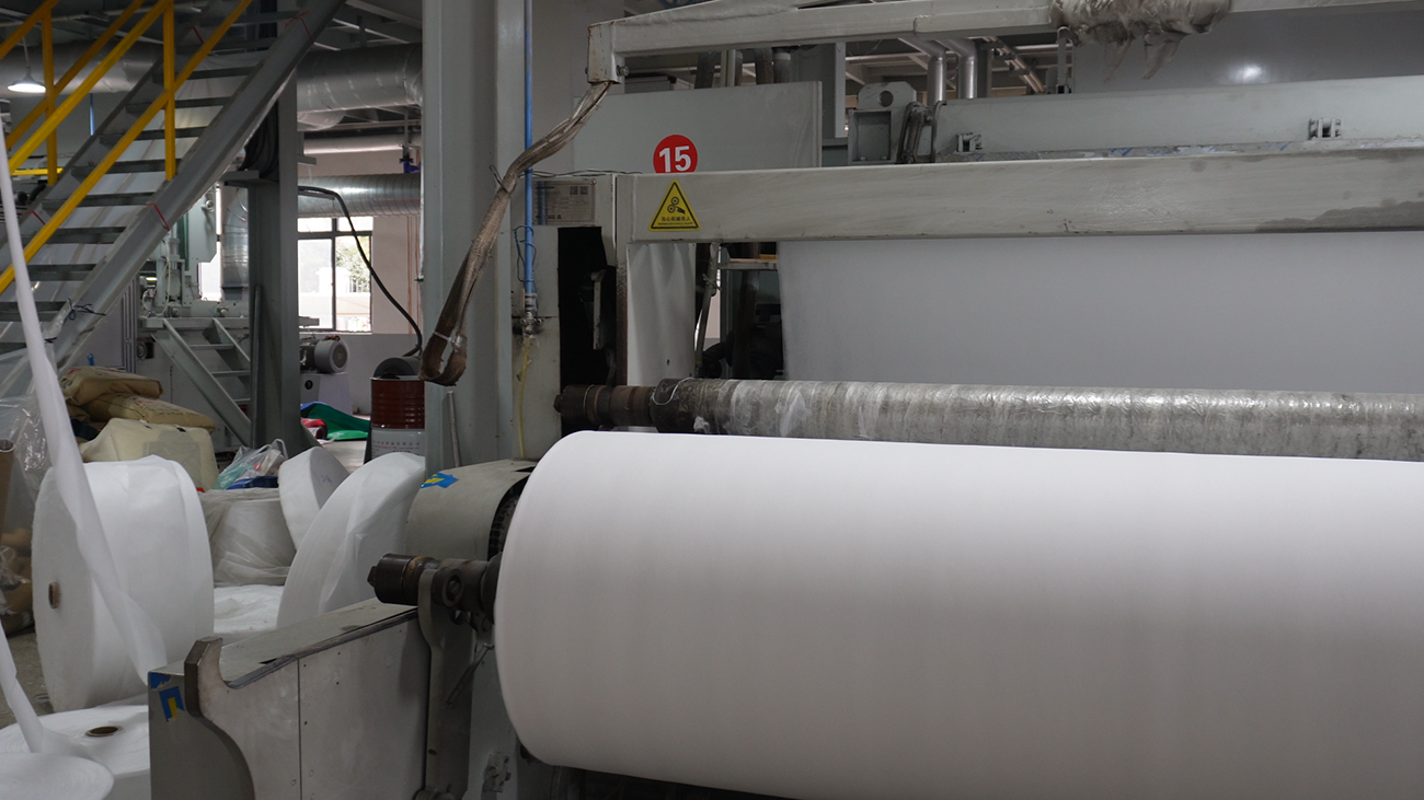 difference between woven and non woven landscape fabric