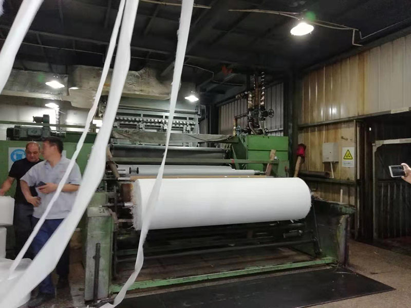 Линия по производству нетканых материалов