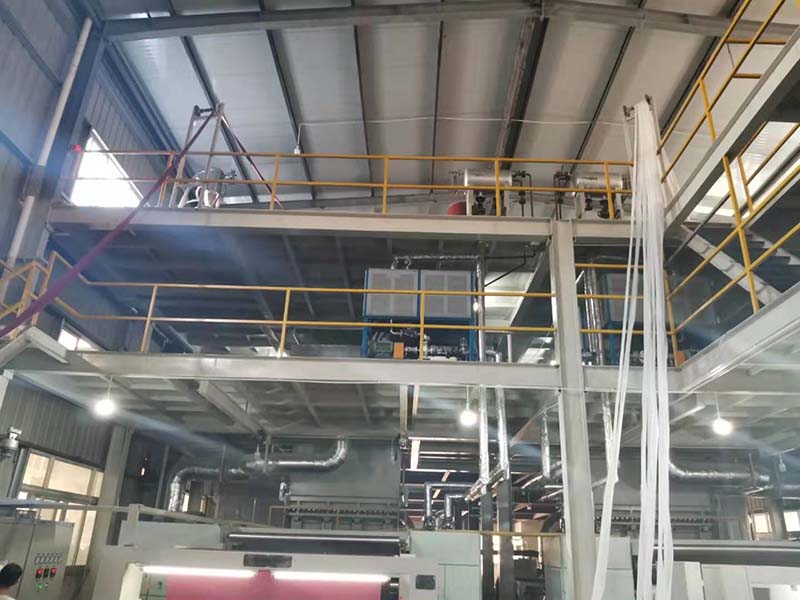 Stroj na výrobu netkaných textilií PP Spunbond