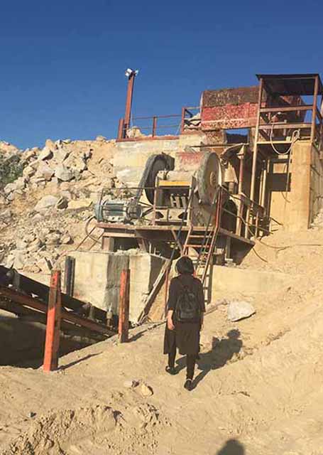مصنع تكسير الحجارة الصلبة بسعة 100-120 طنًا في الساعة في زيمبابوي