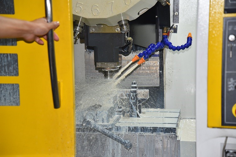 CNC စက်ဝန်ဆောင်မှု