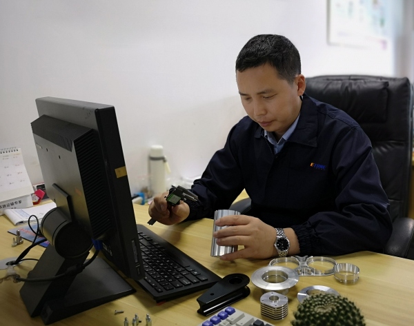 Exploring JeaSnn CNC machining service and Metal Products.