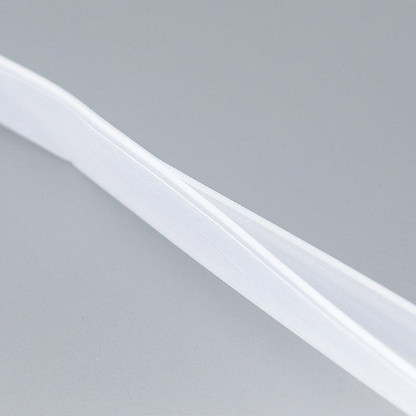 5 molded plastic zipper3