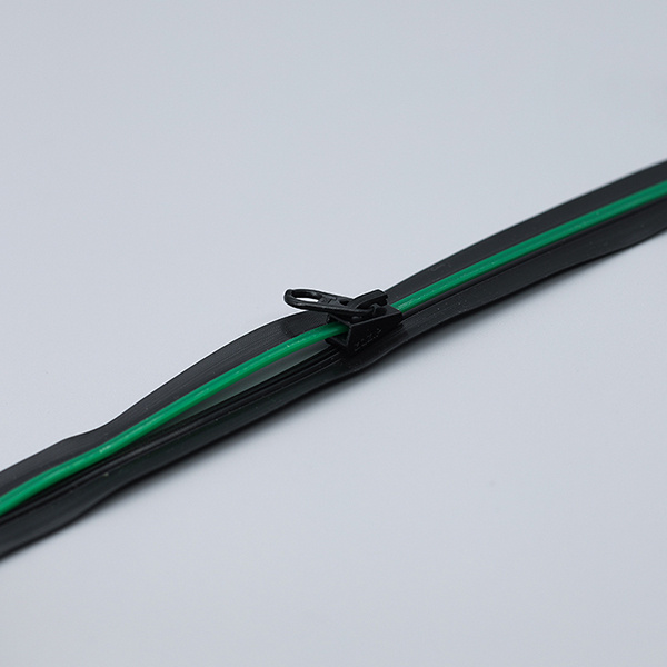 28 inch plastic zipper1