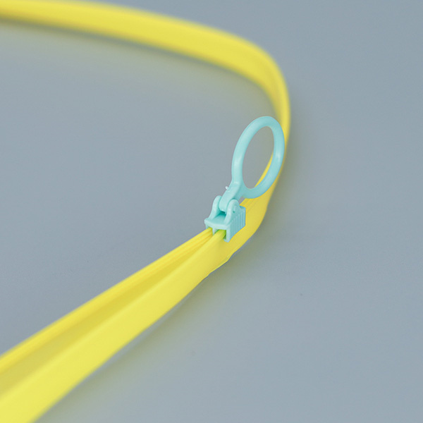 Biodegradable Customized Manual Plastic Zipper Runner3