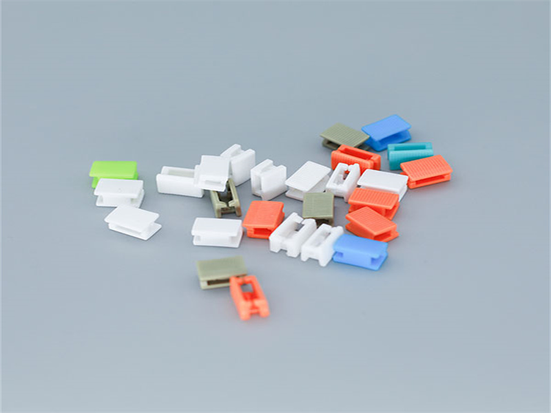 Decrypting Plastic Zippers: What are the Scientific Principles of Durability and Smoothness?