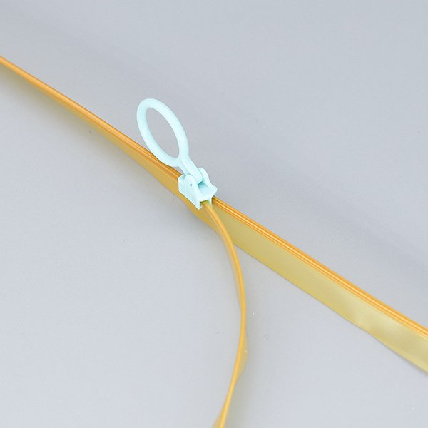 Looking good never felt so secure with our fashion plastic sealing zipper