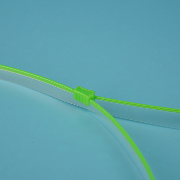 Plastic Zipper Pulls for Every Fashion-Savvy Individual