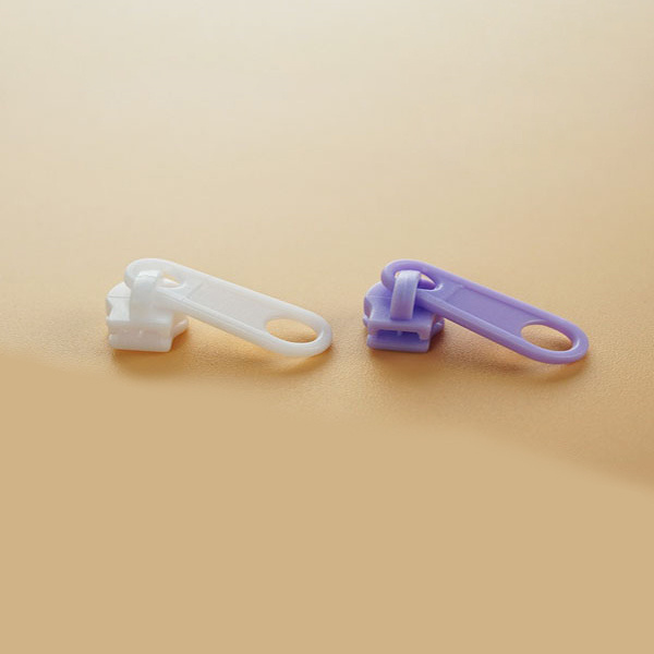 Customize Your Jackets with a Variety of Colored Plastic Zippers