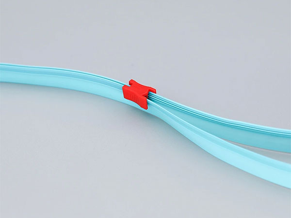 Fermetures à glissière en plastique&nbsp;: de grandes merveilles dans de petits objets