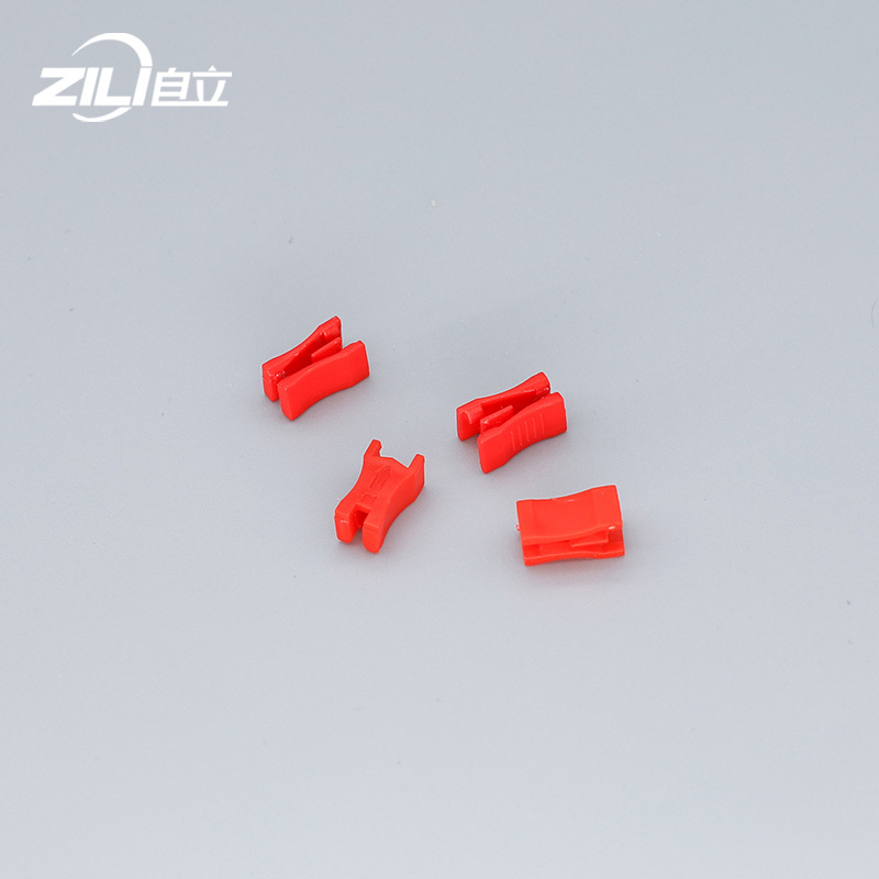 Y tipo vandeniui atsparus pritaikytas plastikinis užtrauktuko slankiklis