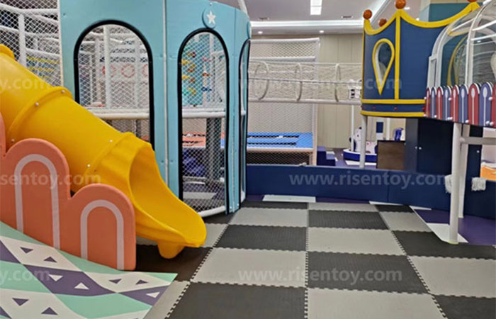 Chile 4300 sqft Kids Indoor Playground Park With Trampoline
