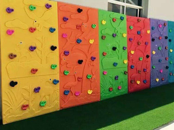 The benefits of plastic rock climbing for outdoor kindergarten children