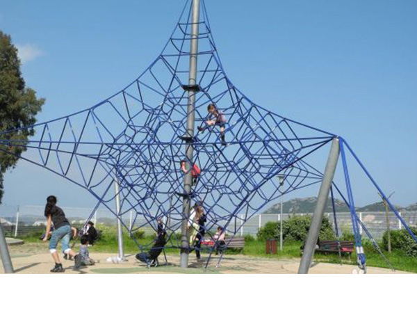 Four kinds of outdoor climbing equipment for children