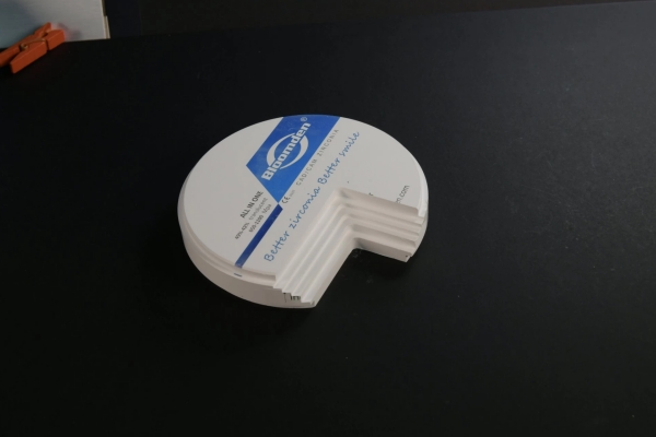Dental zirconia material for restorations