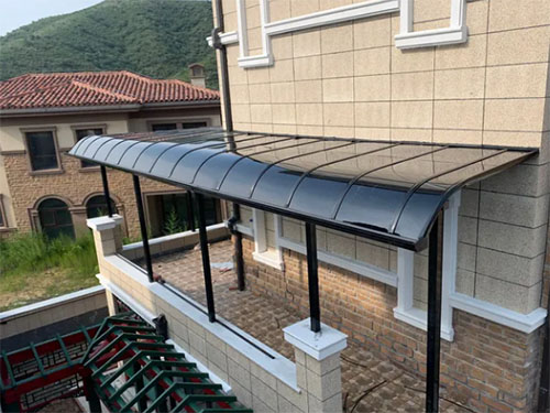 Trdna tenda iz polikarbonatne plošče novega sloga