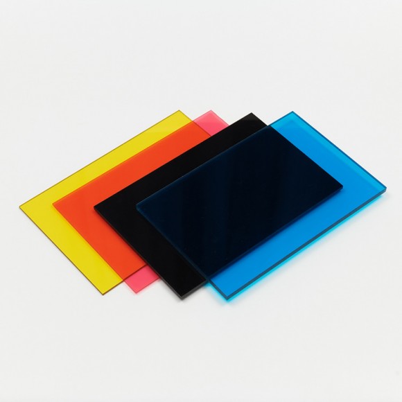 3mm စက်ရုံထုတ် ပူပူနွေးနွေးရောင်းရန် ဖောက်ထွင်းမြင်ရသော Polycarbonate အစိုင်အခဲစာရွက်