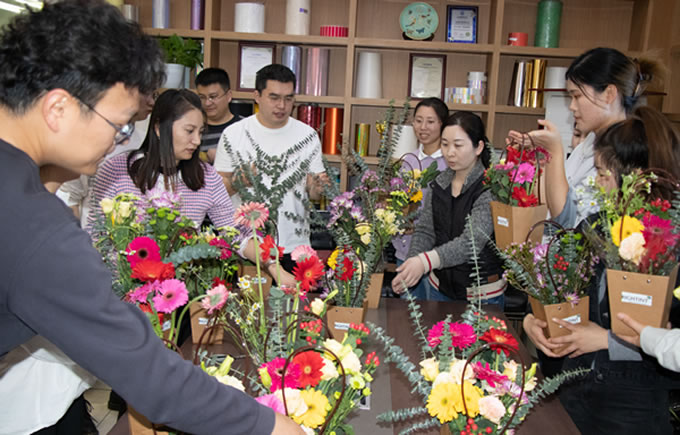Women's Day flower arrangement activities