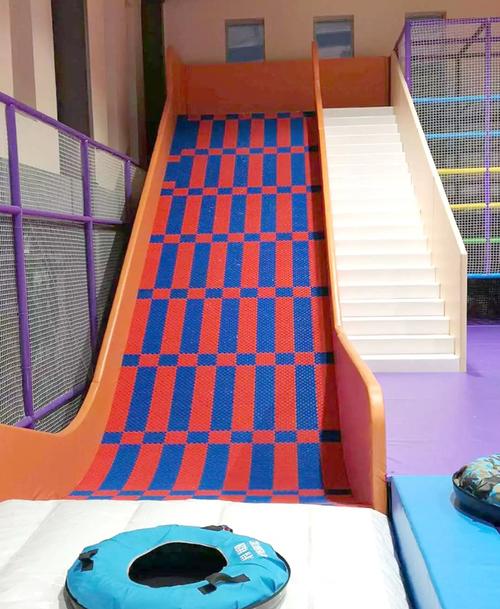 how to start a family entertainment business